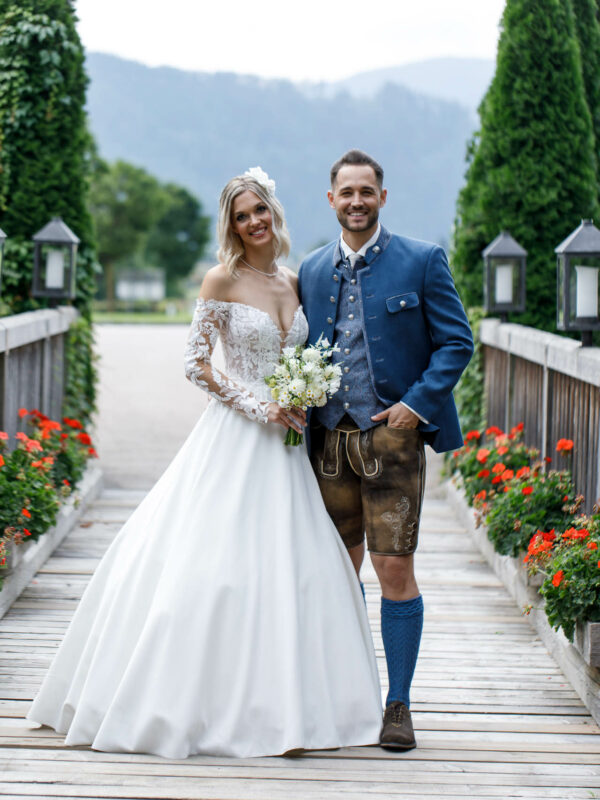 Elegantes, blaues Trachtensakko mit Gilet und Lederhose